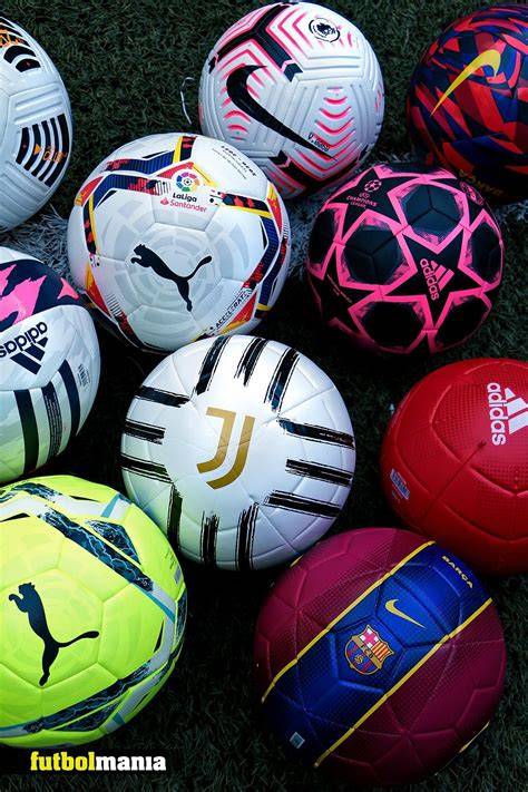 Balones de fútbol nuevos de distintos tamaños