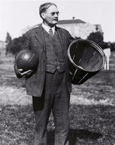 James Naismith y origen del básquetbol