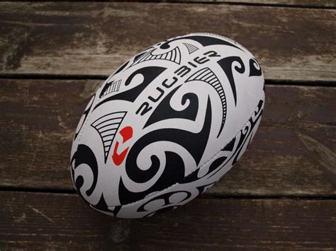 Balones de rugby diseños Maori Face