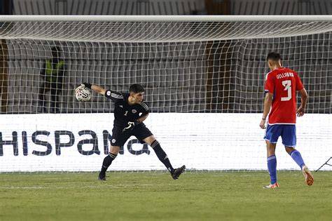 Felipe García atajando para Chile