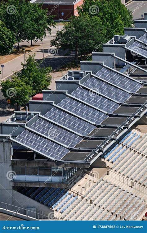 Paneles solares del techo del estadio