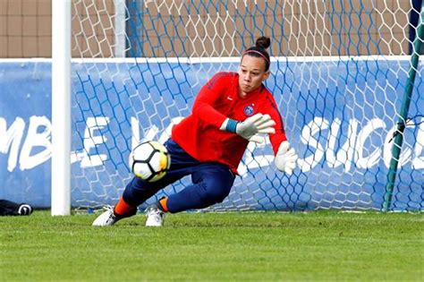 Christiane Endler atajando ante Estados Unidos