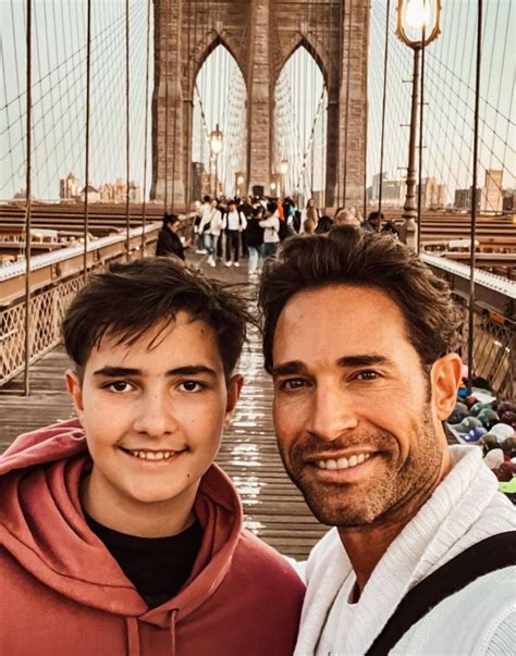 Gabriel Arias y su hijo en redes sociales