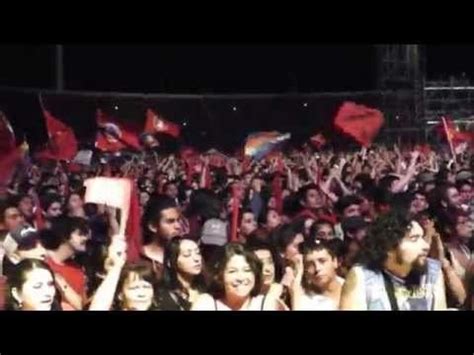 Multitud en aniversario comunista Estadio Nacional