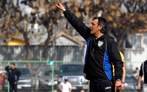 Hugo Vilches dirigiendo a Barnechea