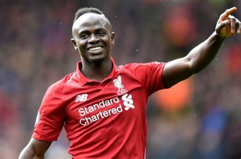 Rostro de Sadio Mané con camiseta del Liverpool