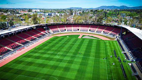Estadio Fiscal de Talca y escudo de Rangers
