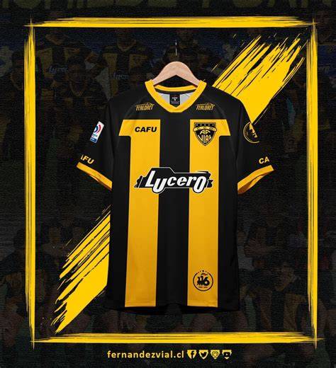 Historia y camiseta de Fernández Vial