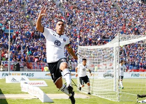 Esteban Paredes celebra gol en Superclásico