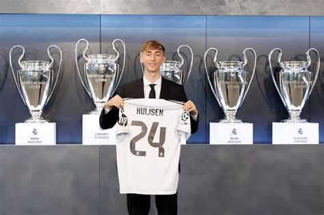 Dean Huijsen con camiseta del Real Madrid