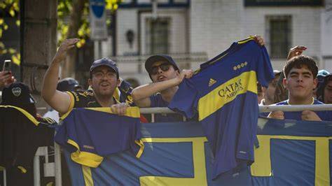 Hinchas chilenos con camisetas de clubes extranjeros