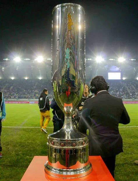 Trofeo de la Copa Chile de plata