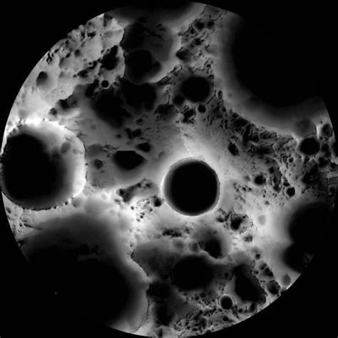 terminador lunar con cráteres y sombras