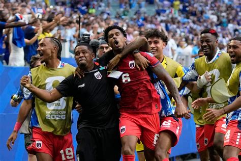 Selección chilena celebra goles ante Cabo Verde