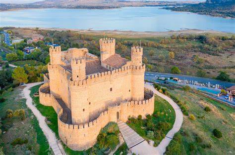 Castillo de Manzanares junto al embalse
