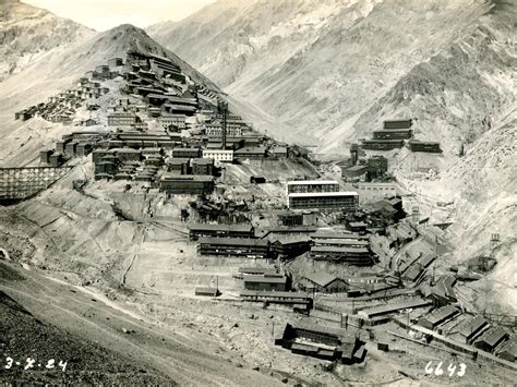 Campamento minero Sewell en los Andes