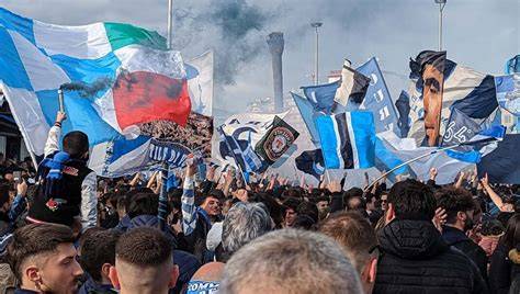 Aficionados del Napoli en Curva A