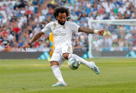 mano de Marcelo en el área
