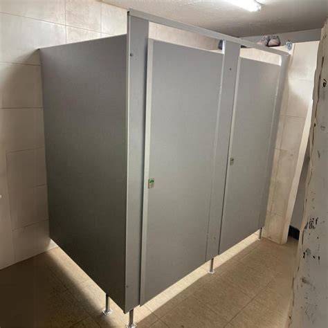 anclajes insertor divisiones de baños