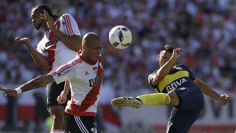 Arturo Mina cabezazo gol River Boca