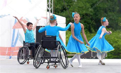 Daniela Zapata bailando en silla de ruedas
