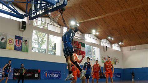 Joven basquetbolista chileno entrenando