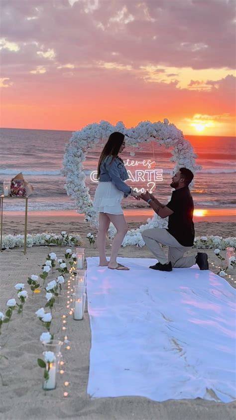 Propuesta de matrimonio en cancha de básquetbol
