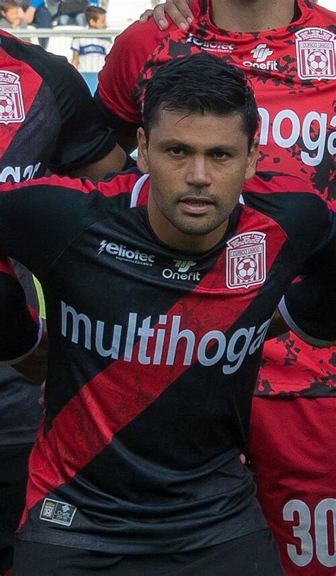 Choque entre Paulo Garcés y Yerson Opazo