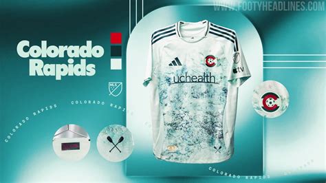 Jugador de Colorado Rapids con camiseta oficial