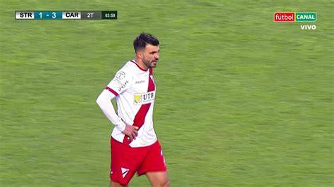Haris Seferovic dispara desde fuera del área