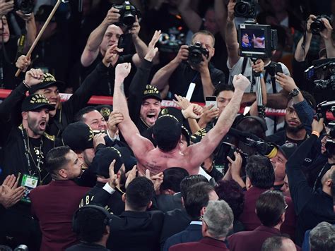 Golovkin celebrando su primer título