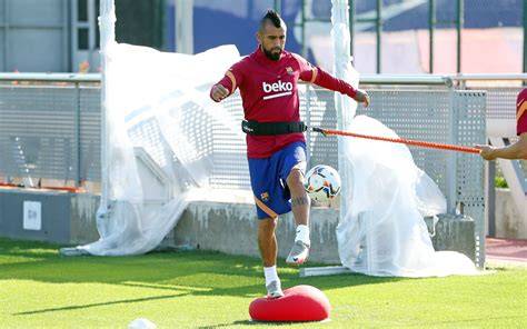 Arturo Vidal entrenando con Vozinha