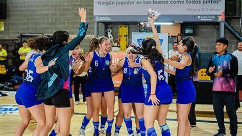 Hockey pista femenino juvenil en Bariloche