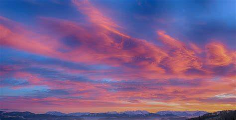 Fotografía del cielo occidental al atardecer
