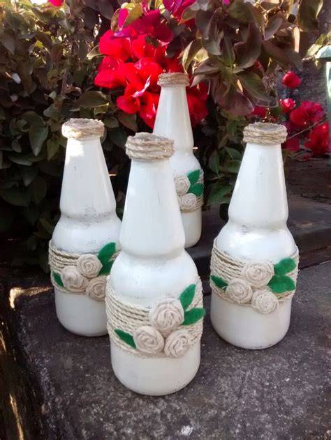 Botellas de Coca-Cola convertidas en floreros