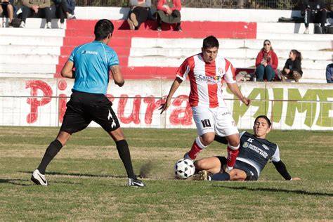David Vallejos jugando fútbol en Ucrania